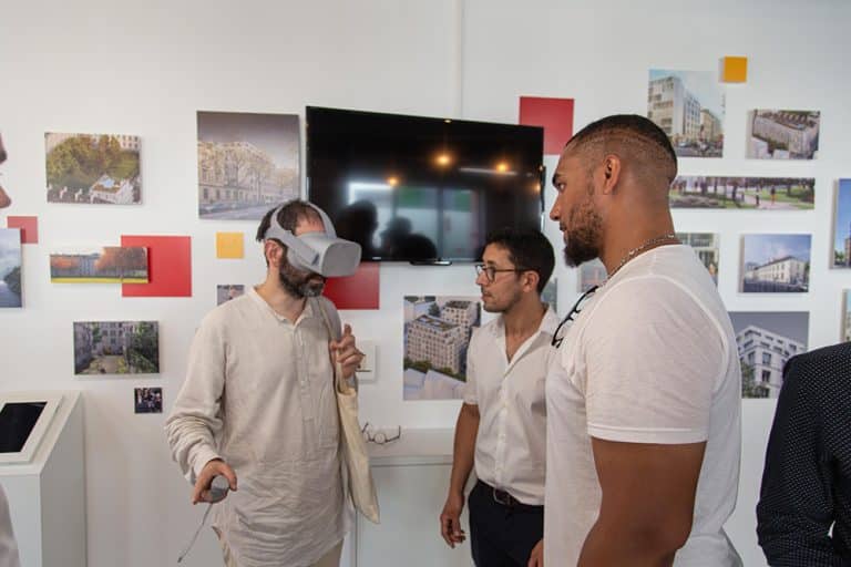Caserne de Reuilly : une agence éphémère accueille les premiers locataires 1 agence éphémère casque Reuilly paris