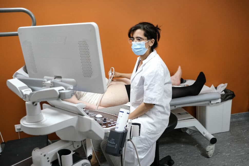 Paris Habitat contribue à une offre de soins et de proximité pour les parisiens 7 Patiente-bloc-operatoire-centre-marie-therese