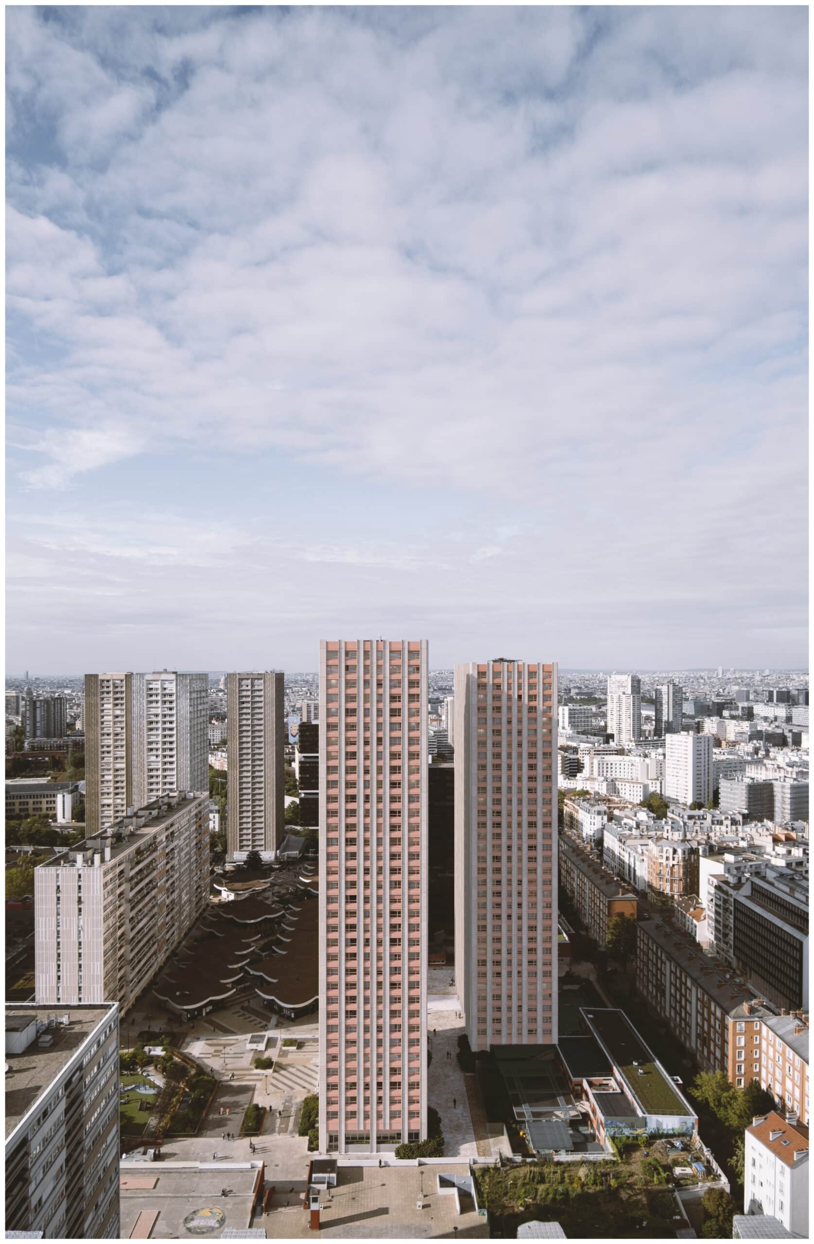 Paris Habitat organise la visite de lancement de l'opération de réhabilitation Plan Climat des Olympiades 1 ailleurs.studio PLURIELLES FBAA ANVERS LONDRES CAM 001 TOKYO V2 1 scaled